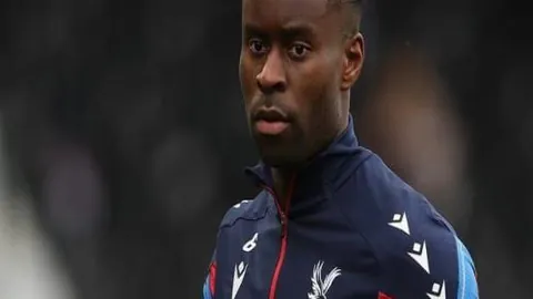 刘少昂斩获短道速滑世界杯男子500米冠军——人民日报客户端讯