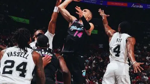 国王连胜四场，蒙克爆发26+12，库里孤军奋战，勇士败北